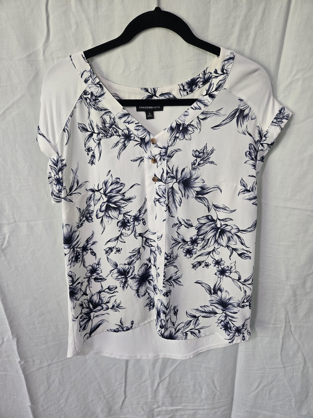 FORTUNE + IVY Joanna Natu V-Neck Floral Button Front Top - White/Navy - Picture 2 of 7